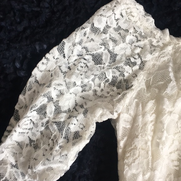 Off shoulder laced top - Picture 3 of 3